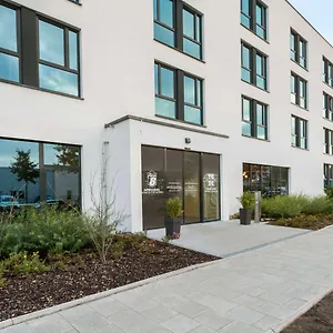 Super 8 By Wyndham North Otel Münih